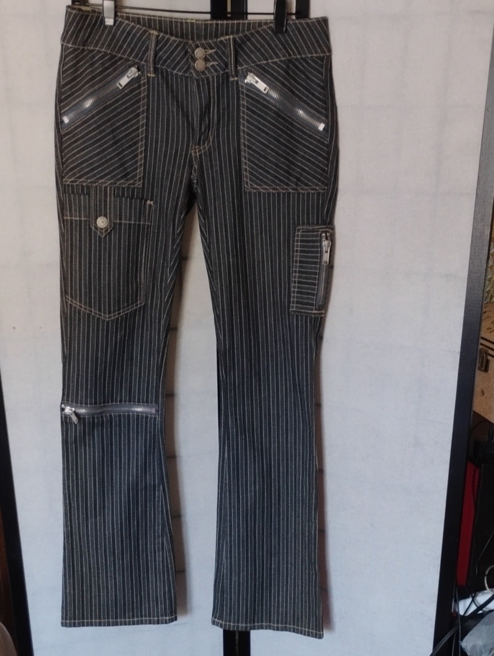 JLO Collection Jeans, Lots Of Zipper And Pockets.  Never Been Worn.  Size 9